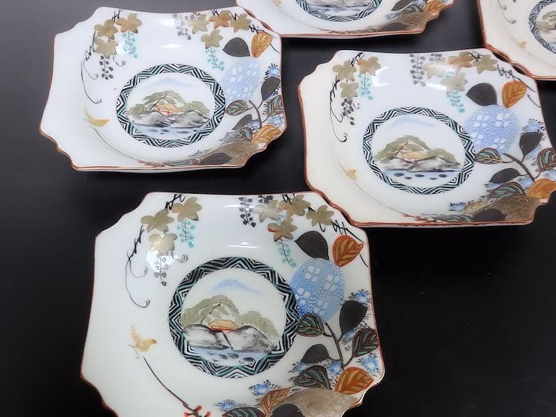九谷　色絵　草花に蝶の図　角皿　5枚　D597A- BCp
