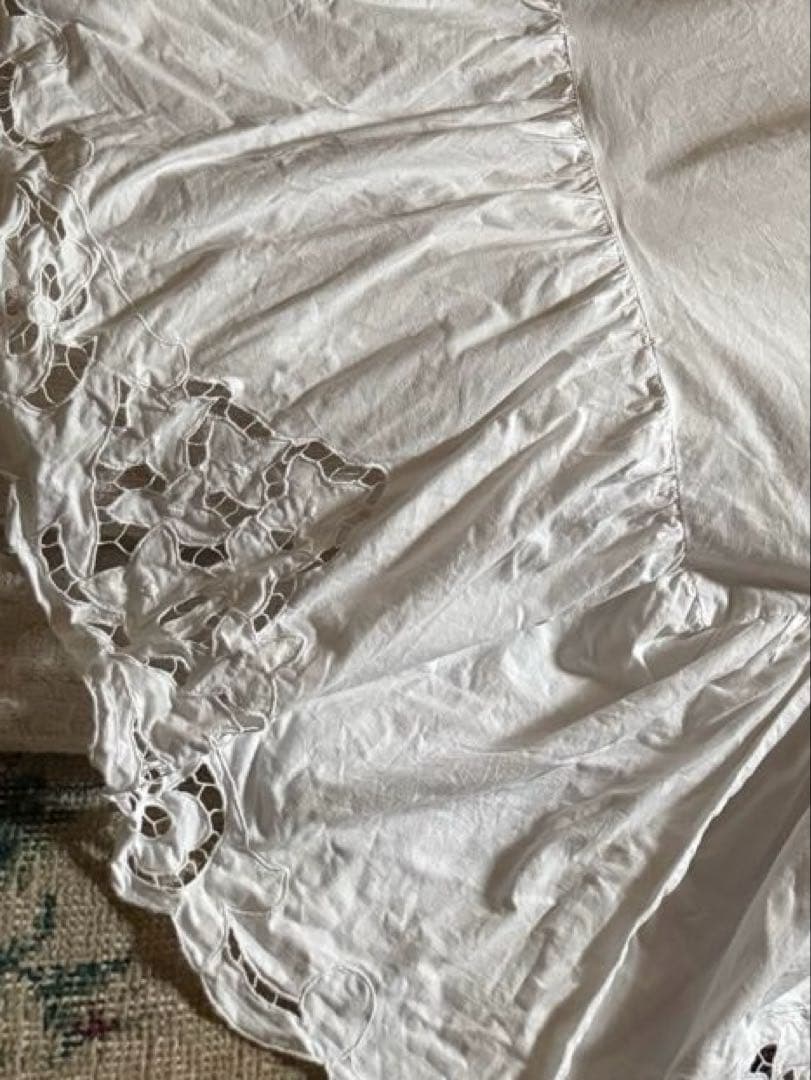 SALE❣️フランスアンティークஐ⋆*フリフリ花柄刺繍のベッドカバー