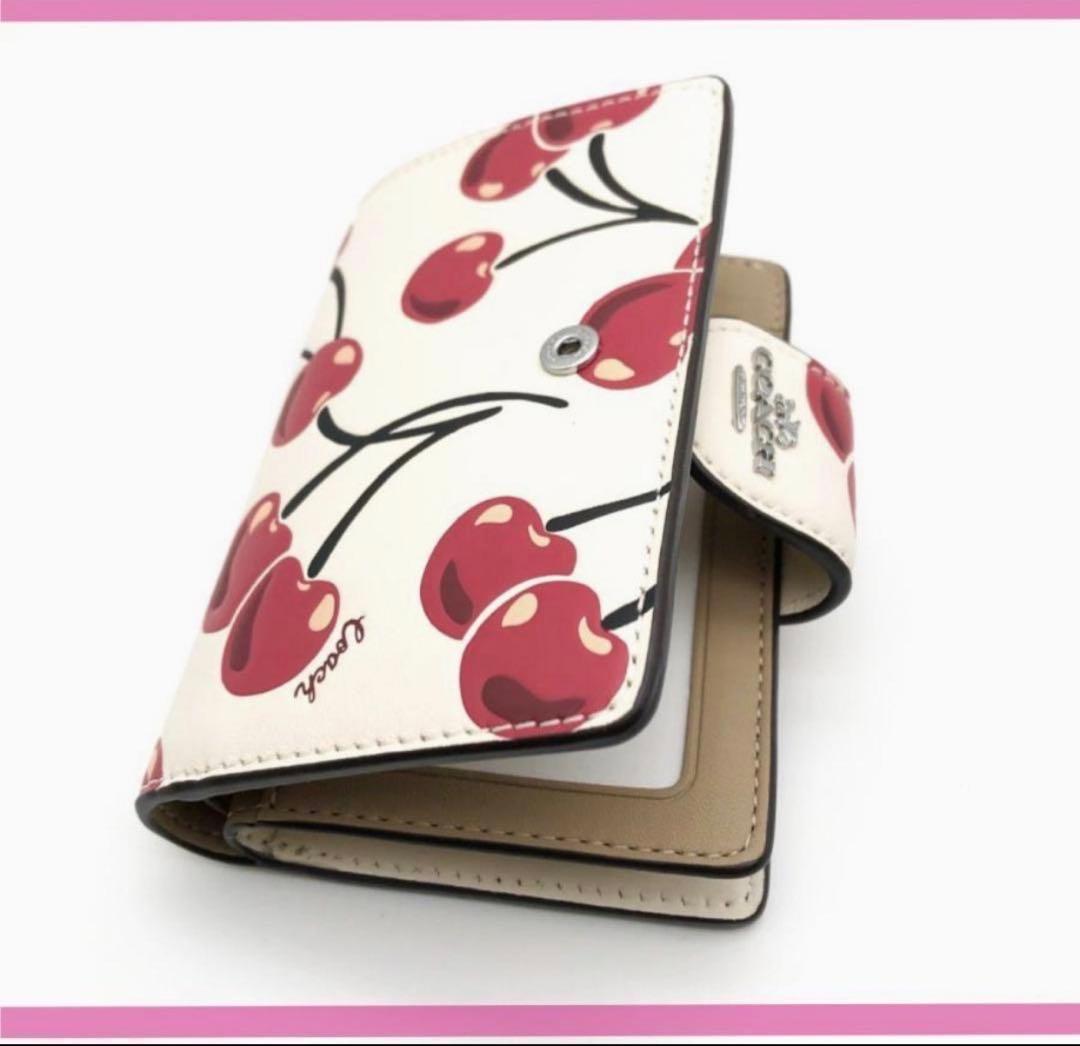 個数限定赤札　coachコーチストロベリープリントミディアム二つ折り財布