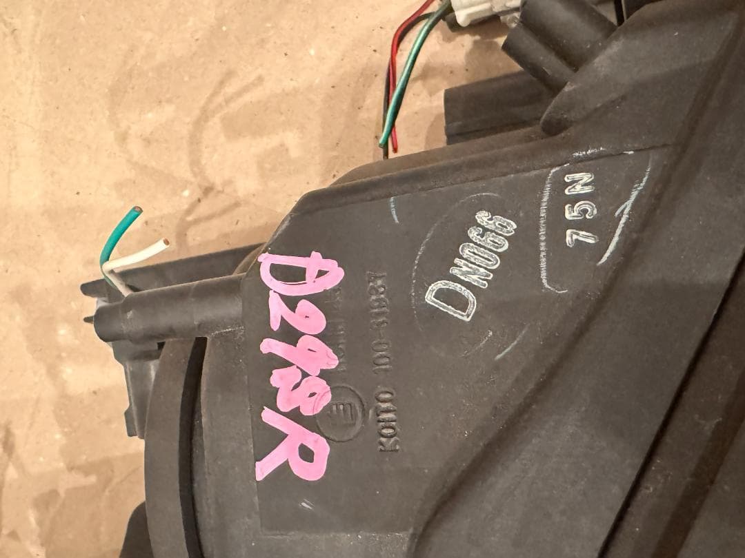 マツダロードスターNB後期型標準ヘッドライト右側