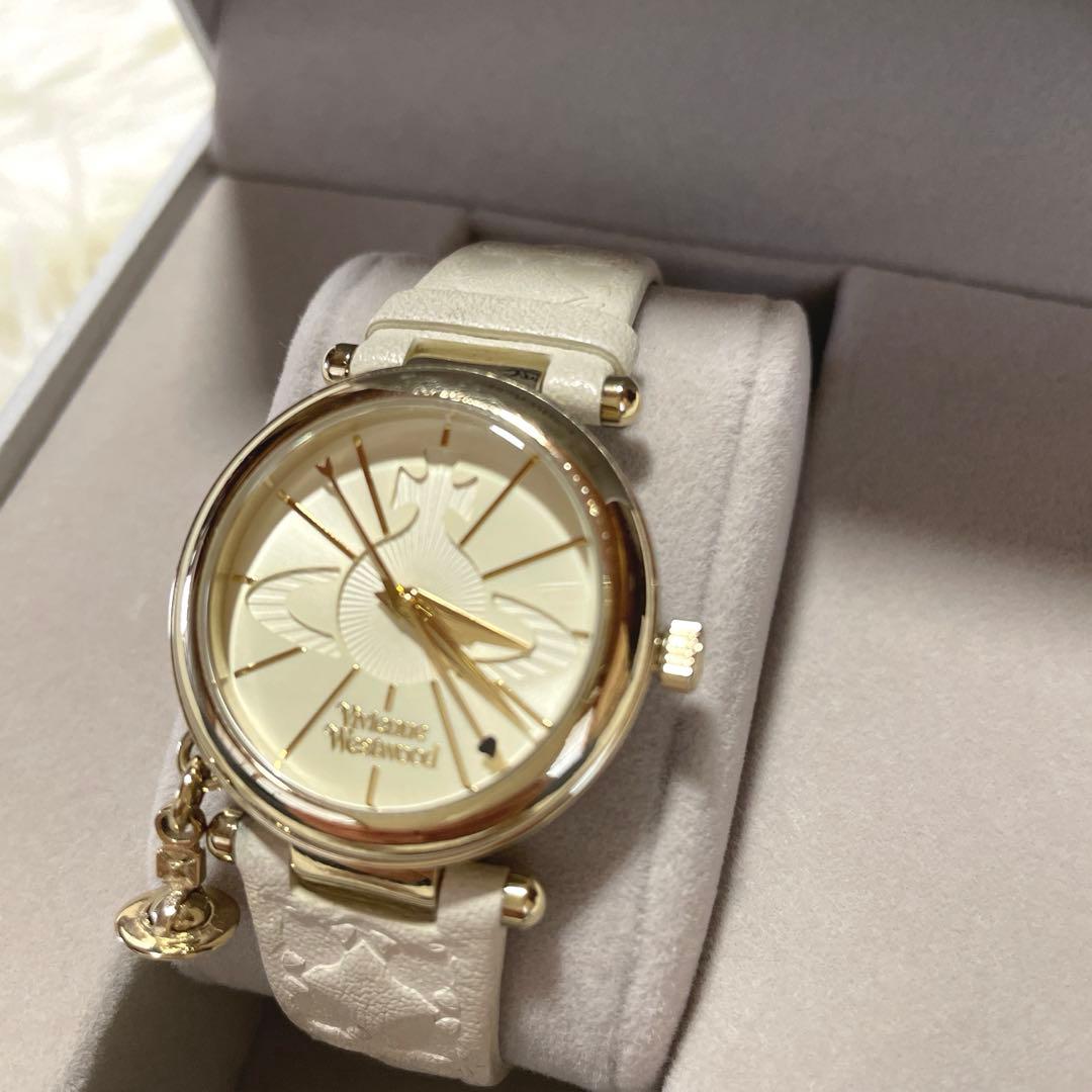 【美品、希少】ヴィヴィアンウエストウッド　腕時計　オーブチャーム付き　箱あり