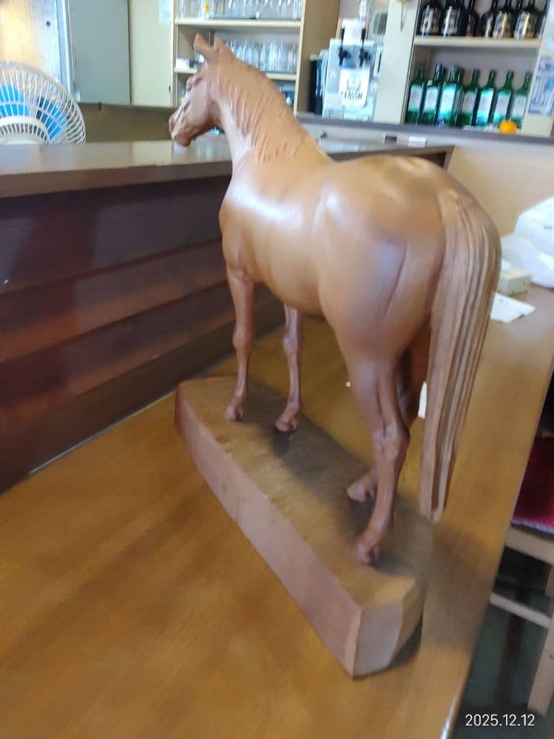 木製馬の彫刻 　古民家から見つけました