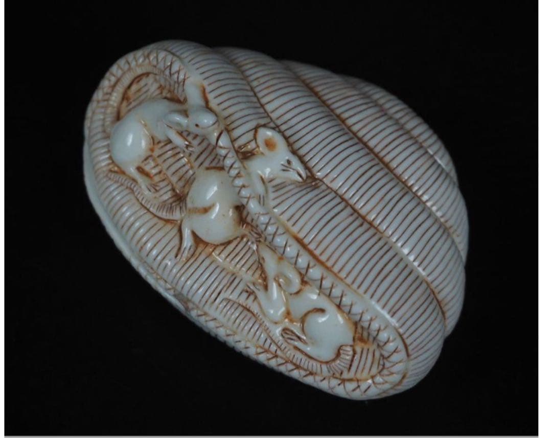 送料無料 平戸焼15代中里茂右ヱ門作　珍品香合 共箱　香道具茶道具　本物保証