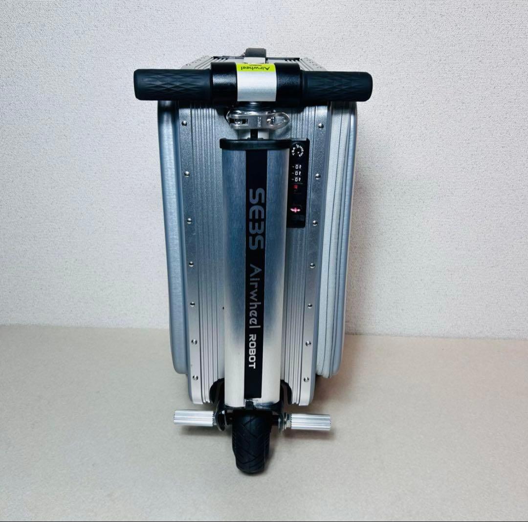 【美品】乗れるスーツケース　Airwheel SE3S シルバー