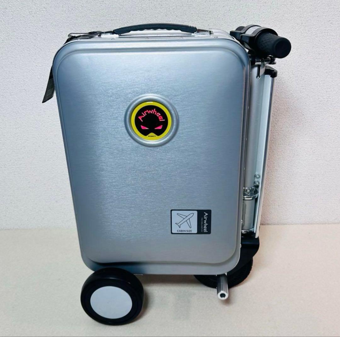 【美品】乗れるスーツケース　Airwheel SE3S シルバー