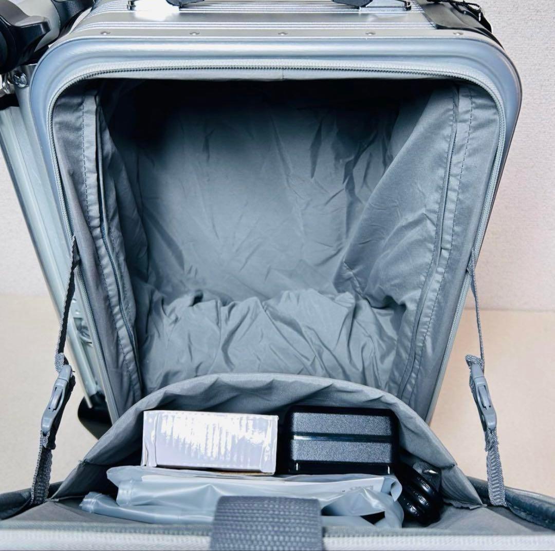 【美品】乗れるスーツケース　Airwheel SE3S シルバー