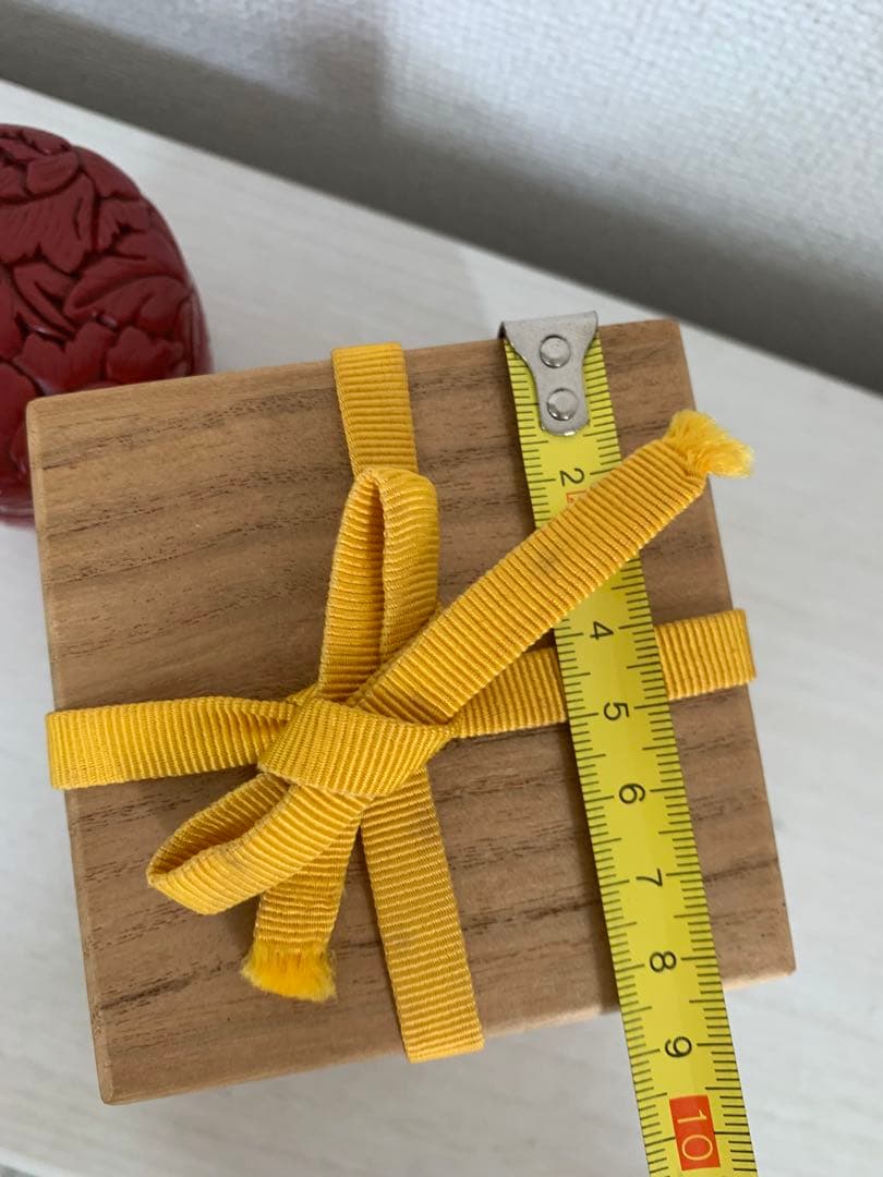 【朱塗中棗】山田泉山 作　牡丹唐草彫　伝統的工芸品(No.94606)シール付き