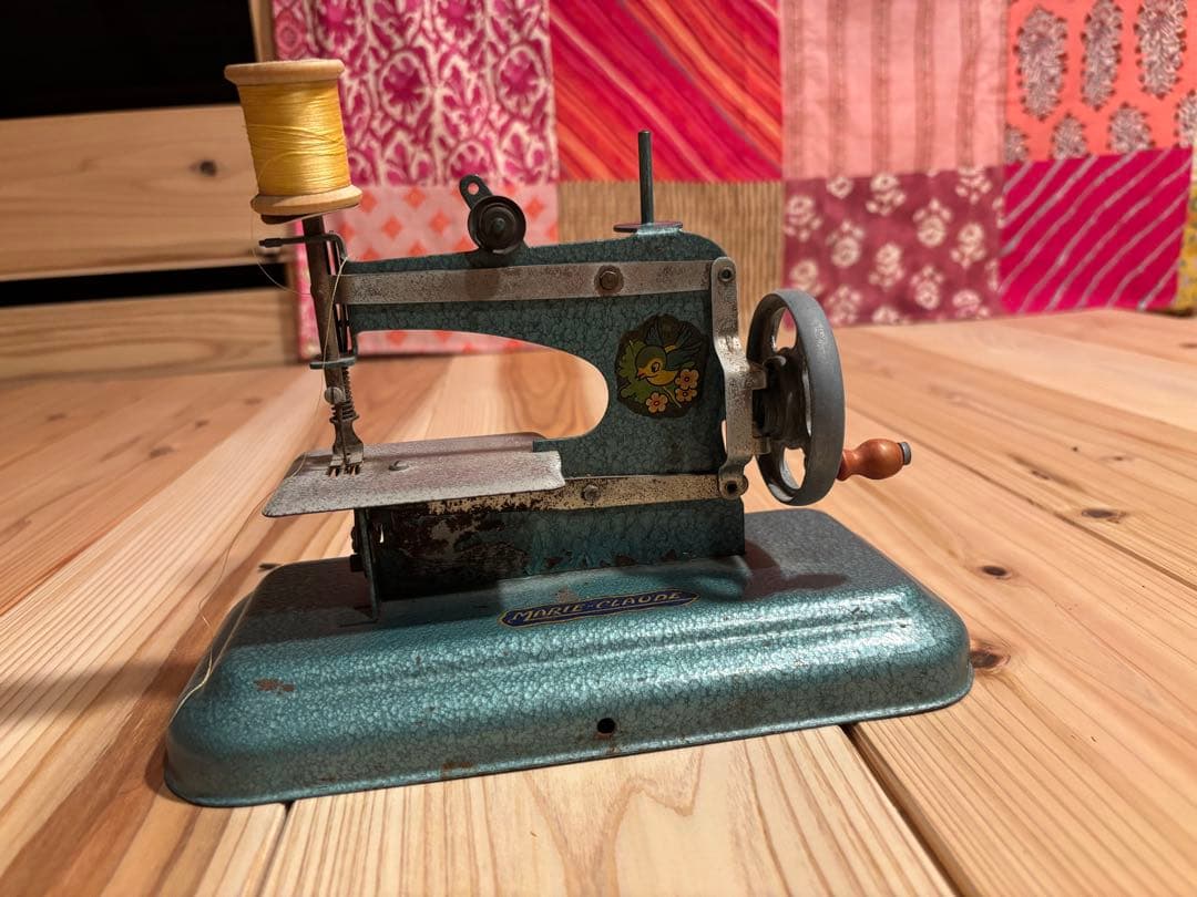 フランスのアンティークトイミシン「Marie-Claude（マリー・クロード）」