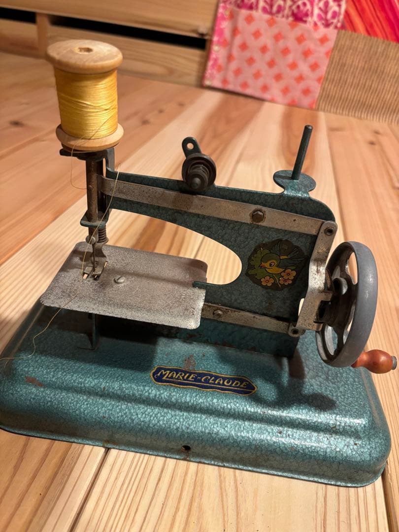 フランスのアンティークトイミシン「Marie-Claude（マリー・クロード）」