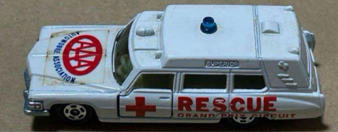 トミカ キャデラック 救急車 アンビュランス