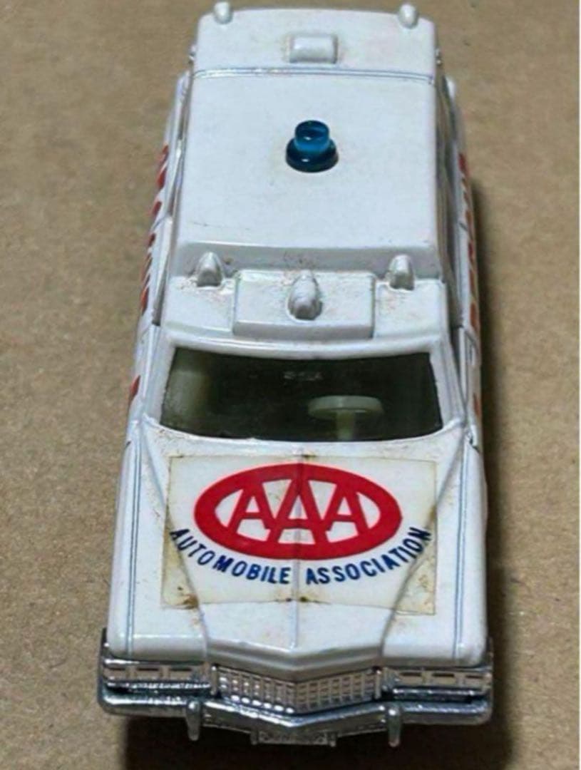 トミカ キャデラック 救急車 アンビュランス