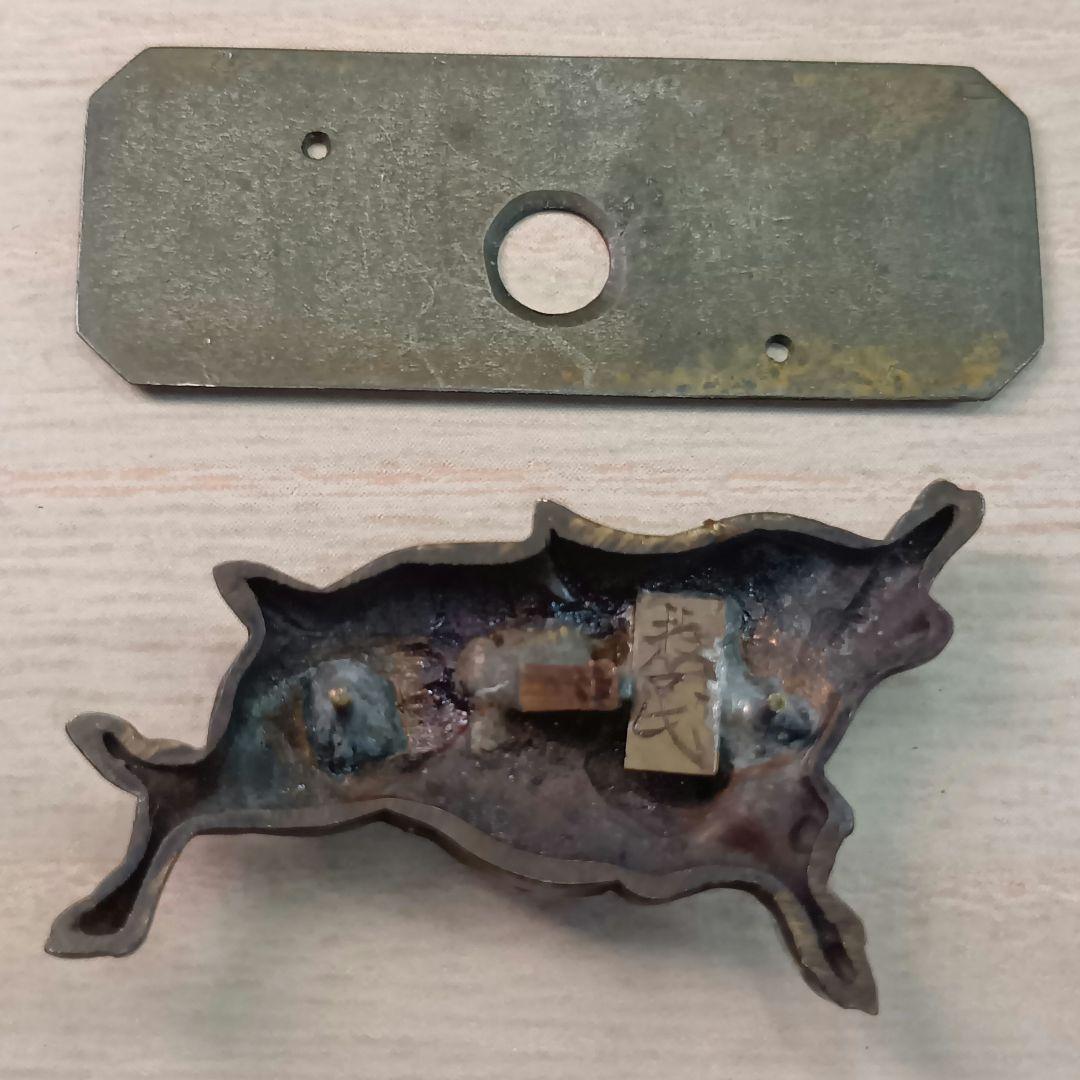 煙草入れ／超絶技巧前金具猪図／在銘あり