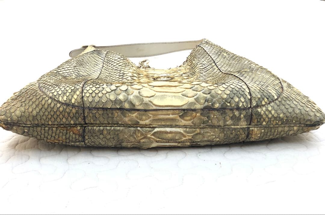GUCCI ミディアムショルダーバッグ レアなゴールドパイソン 蛇の本革 美品