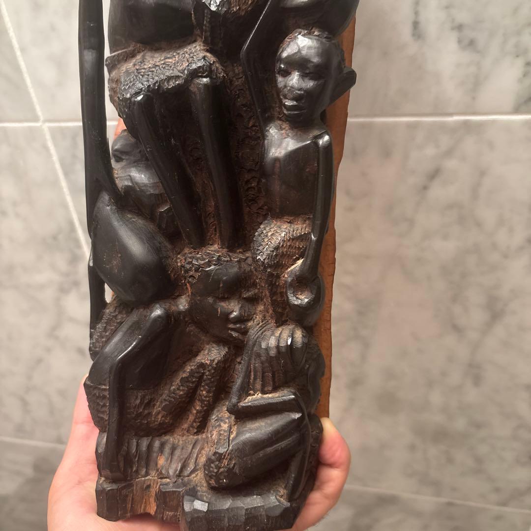 アフリカンアート　芸術的なマコンデアート　家族愛を感じるマコンデウジャマ