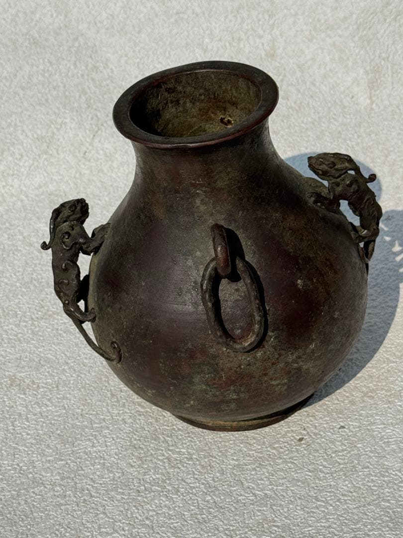ブロンズ製花瓶 ドラゴンモチーフ