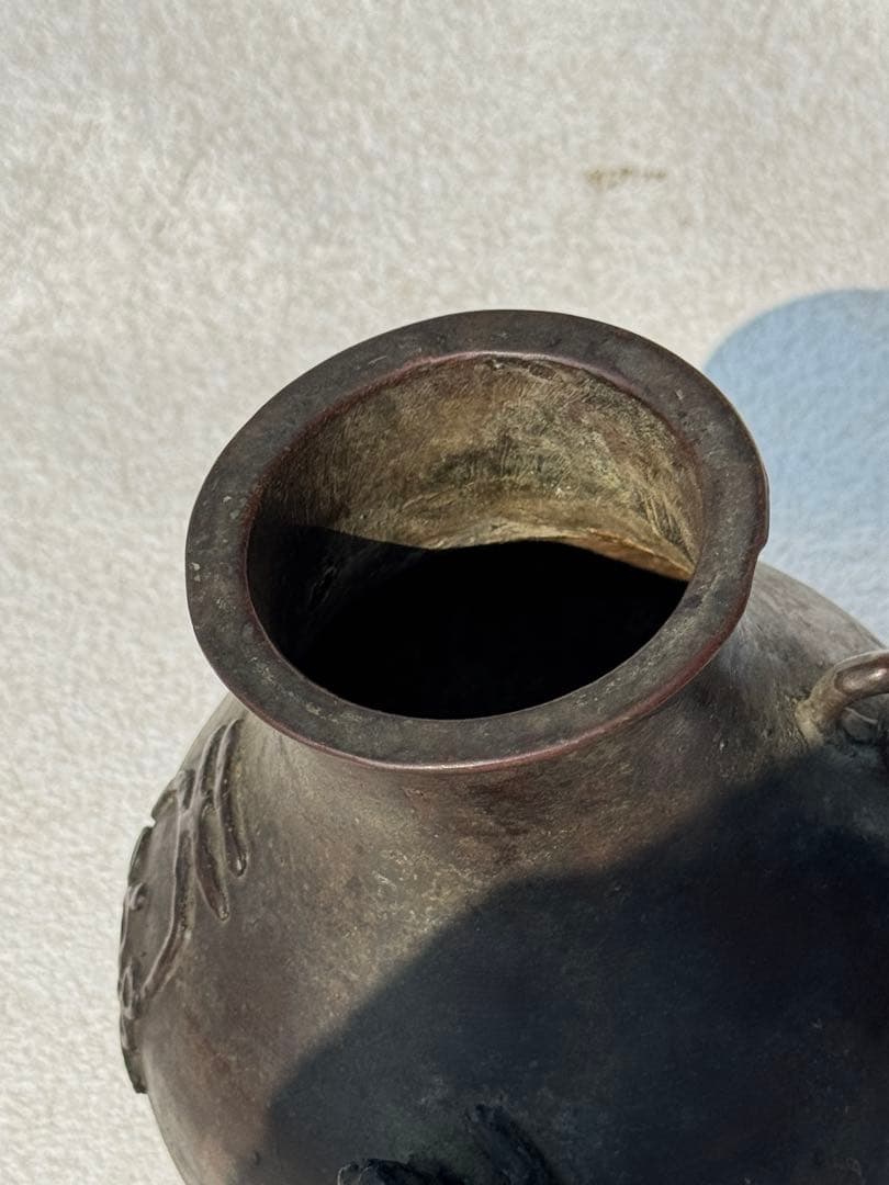 ブロンズ製花瓶 ドラゴンモチーフ