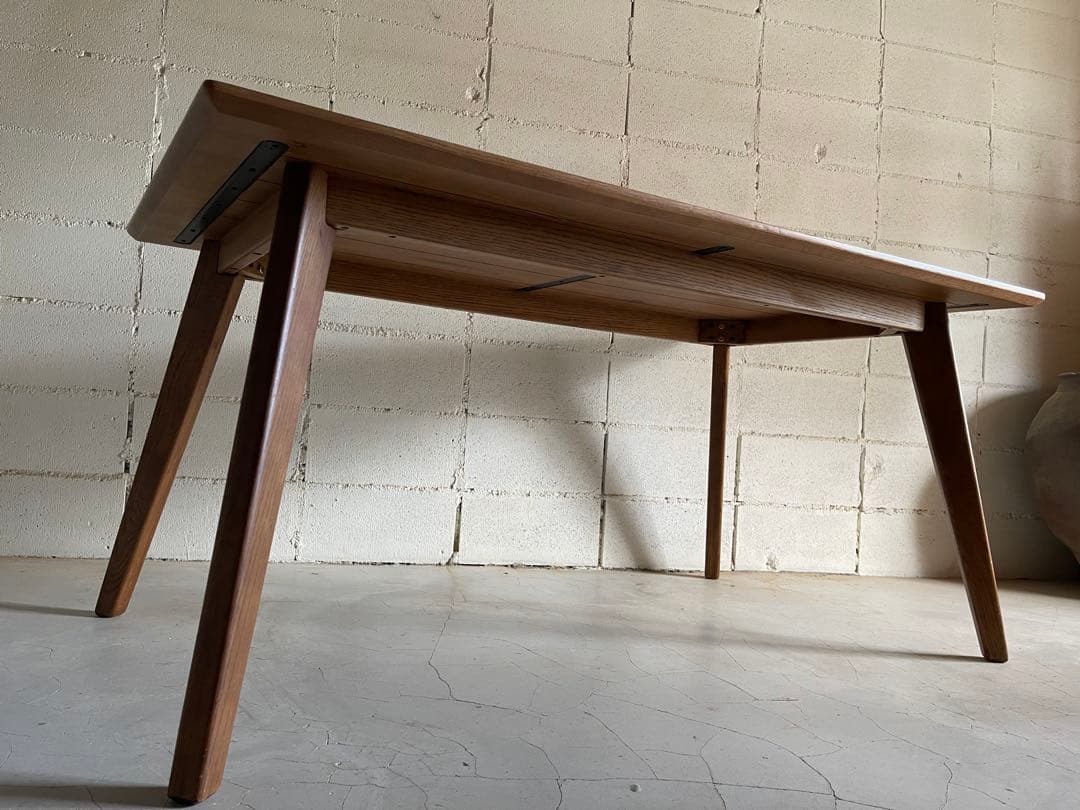 天然木オーク無垢材　ダイニングテーブル　テーパー角脚　斜め脚　北欧スタイル