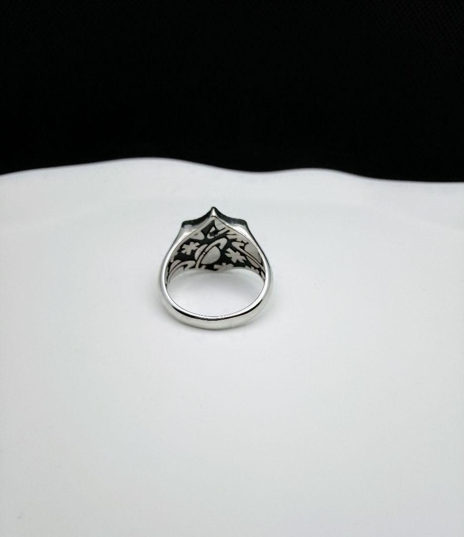 ヴィヴィアン　シールド型　リング