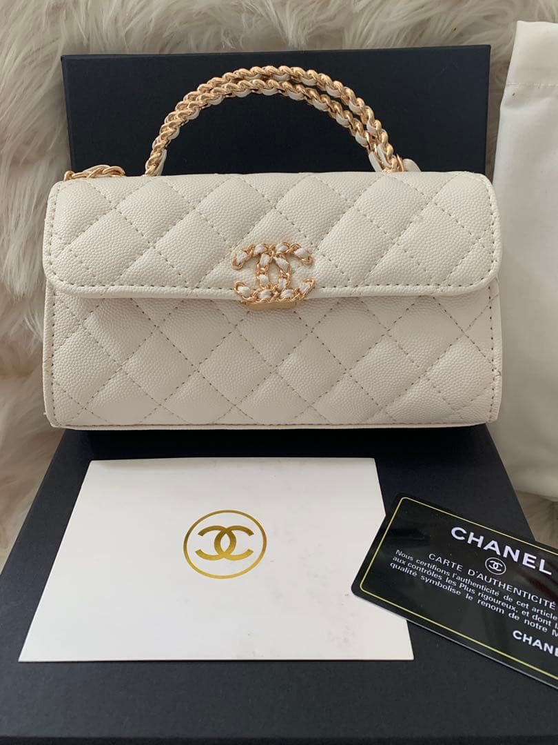 CHANEL〈シャネル〉ノベルティ　ホワイト ショルダーバッグ　ホワイトシャドー