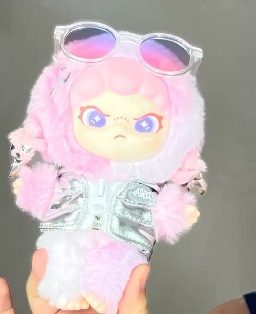 ポップマート海外限定新品‼️DORA TNTSPACE ぬいぐるみ