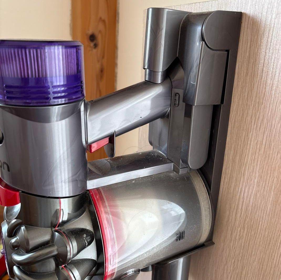 動作保証ラスト在庫Dyson正規ｖ8Slim スティッククリーナー陳列台付きで