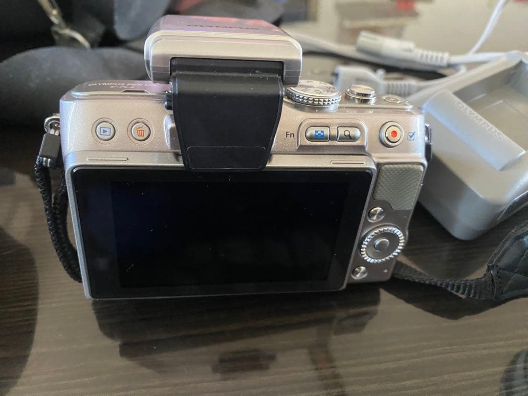 OLYMPUS コンパクトデジタルカメラ 標準ズームレンズ付き