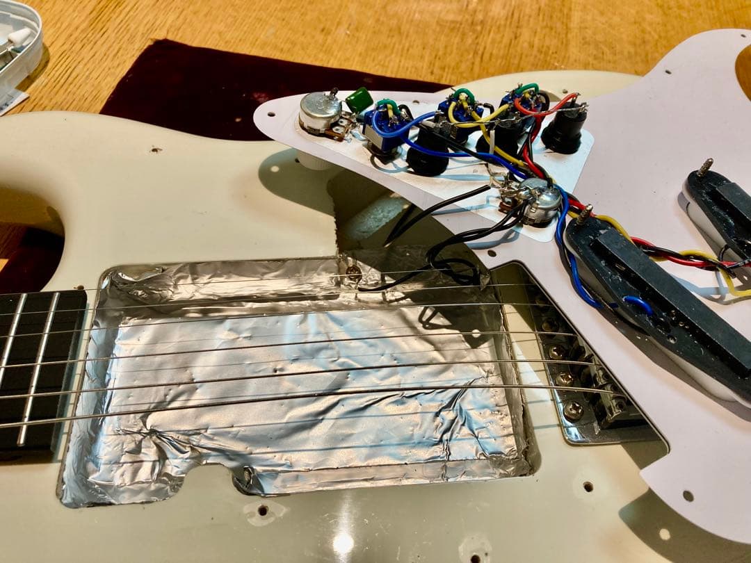 ☆美品珍品　ピックアップ個別選択式に改造したBuskers ST