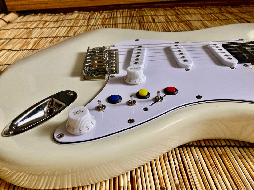 ☆美品珍品　ピックアップ個別選択式に改造したBuskers ST