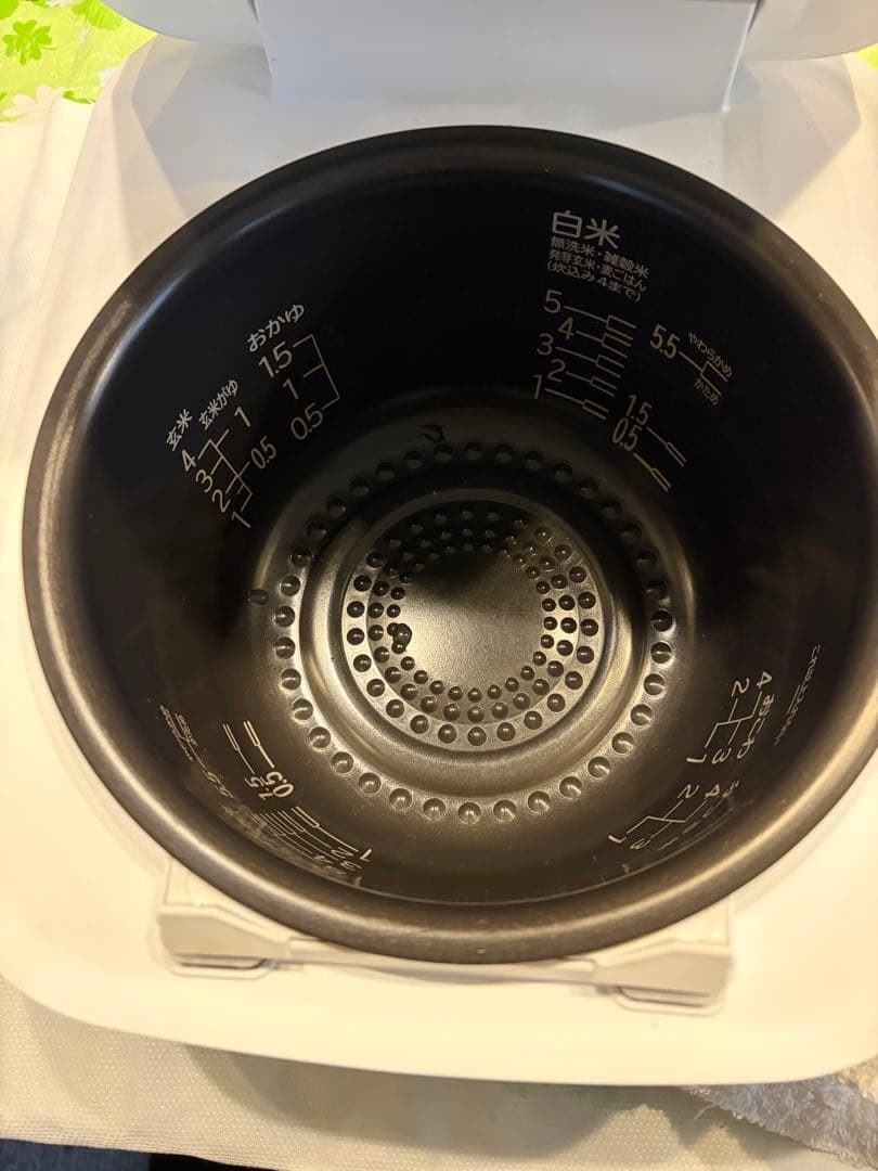 HITACHI RZ-V100CM 炊飯器　5合炊き