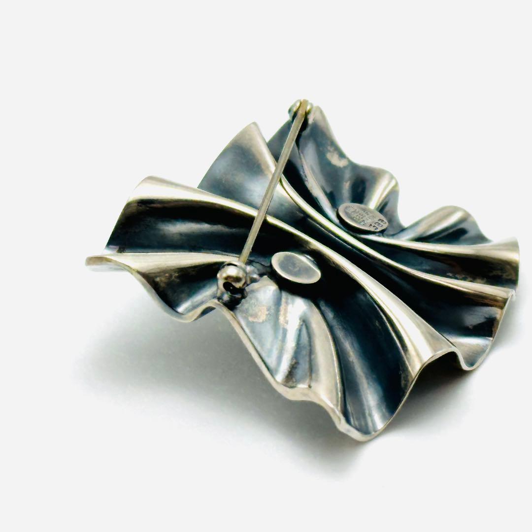   399 ギャザー　シルバーブローチ　925 燻　コンビ