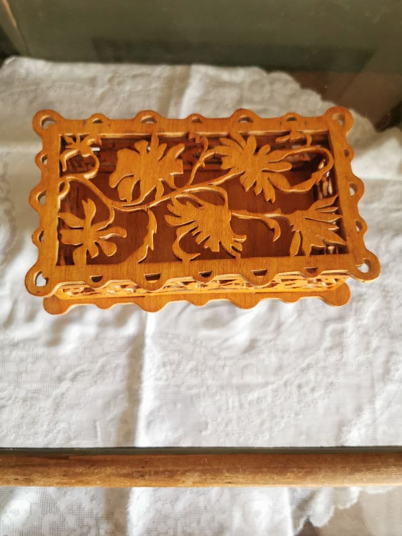 アンティークベルギー 透かし五面草花紋彫 木製小箱 小物入れ アール・ヌーヴォー