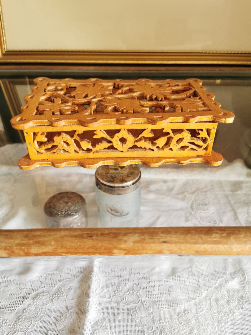 アンティークベルギー 透かし五面草花紋彫 木製小箱 小物入れ アール・ヌーヴォー