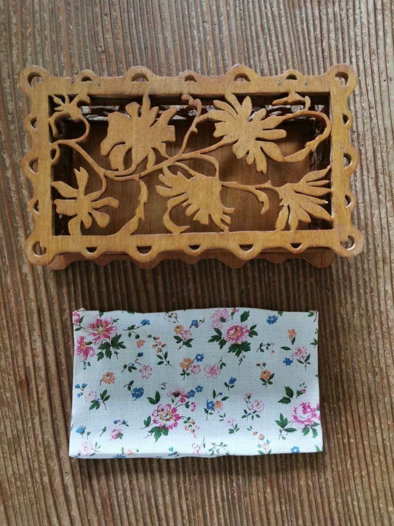 アンティークベルギー 透かし五面草花紋彫 木製小箱 小物入れ アール・ヌーヴォー