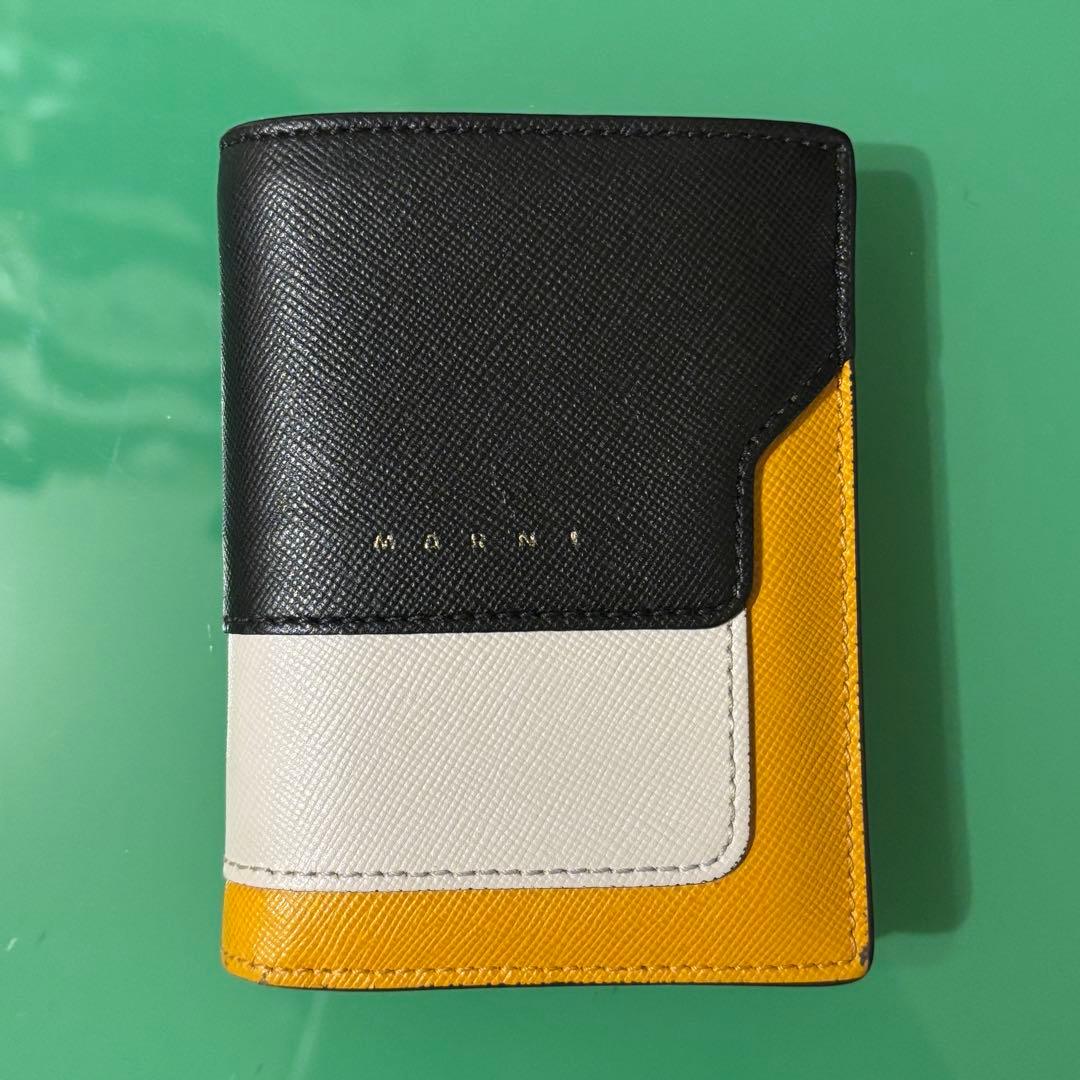 marni サフィアーノレザー製 二つ折りウォレット ブラック イエロー