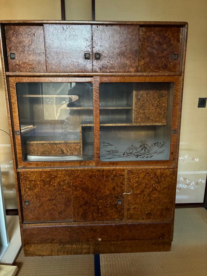 木製茶色箪笥 ガラス扉付き