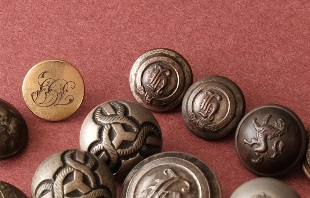 14 イギリス系アメリカ人のヴィンテージボタン紋章（手芸素材／手芸用品）