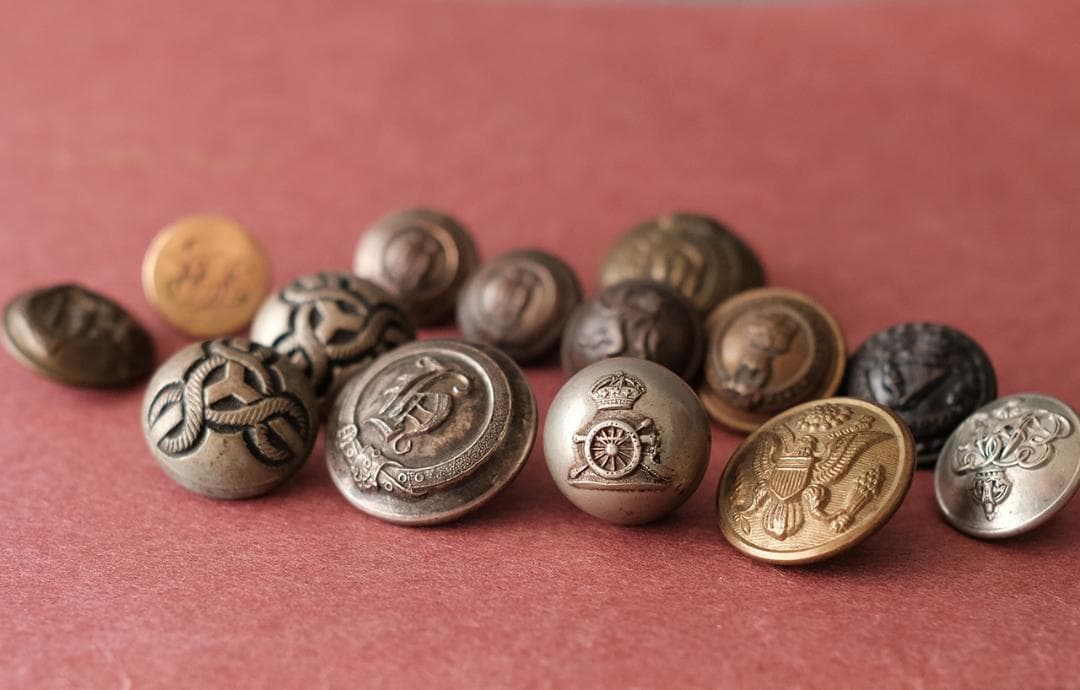 14 イギリス系アメリカ人のヴィンテージボタン紋章（手芸素材／手芸用品）