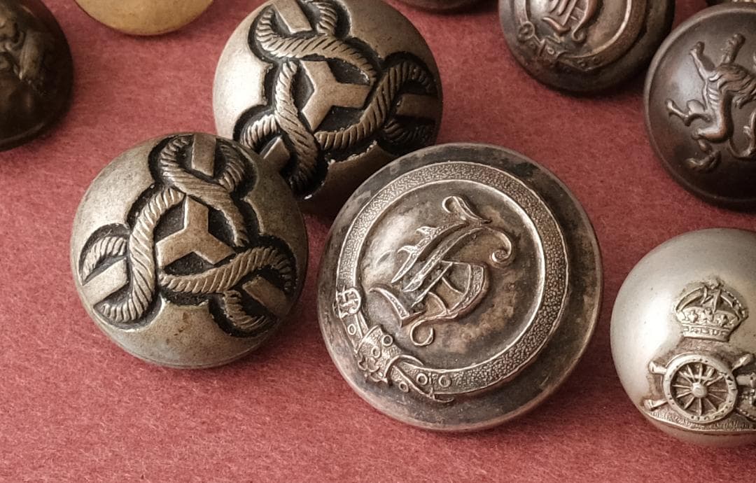 14 イギリス系アメリカ人のヴィンテージボタン紋章（手芸素材／手芸用品）