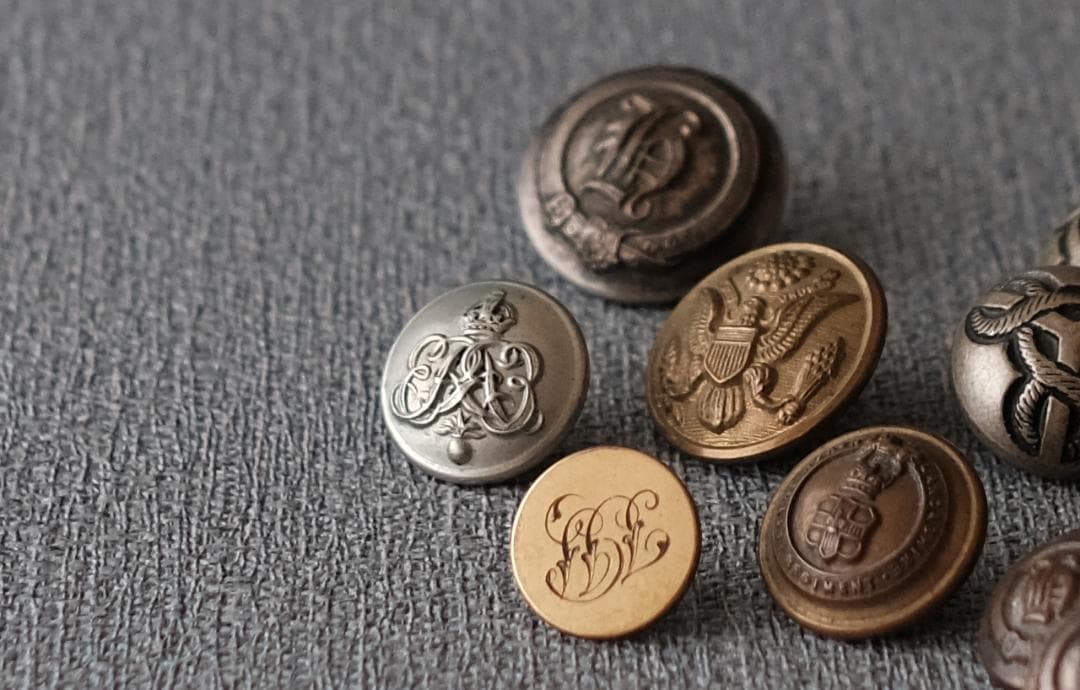 14 イギリス系アメリカ人のヴィンテージボタン紋章（手芸素材／手芸用品）