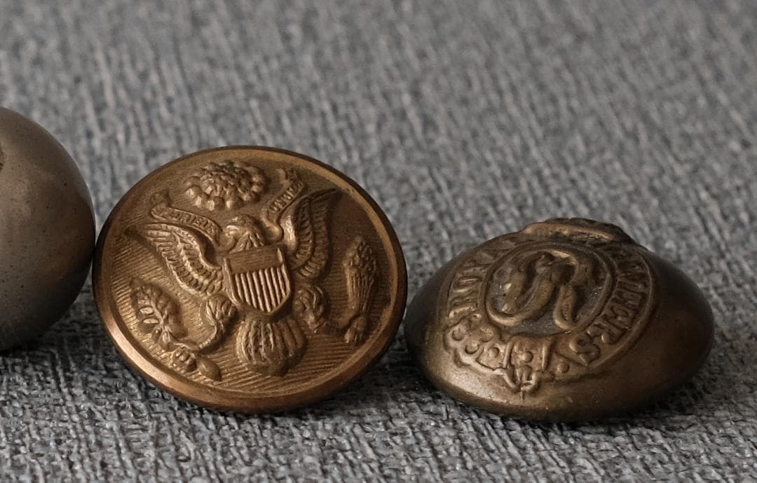 14 イギリス系アメリカ人のヴィンテージボタン紋章（手芸素材／手芸用品）