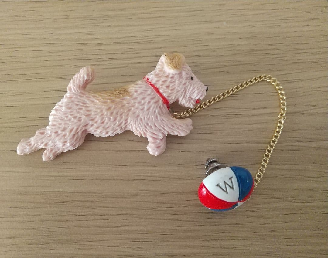 WEEKENDS ボールで遊ぶテリアブローチ ピンク ウィークエンズ 未使用品