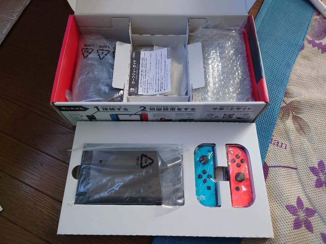 Nintendo Switch 本体、ネオンブルー、ネオンレッド