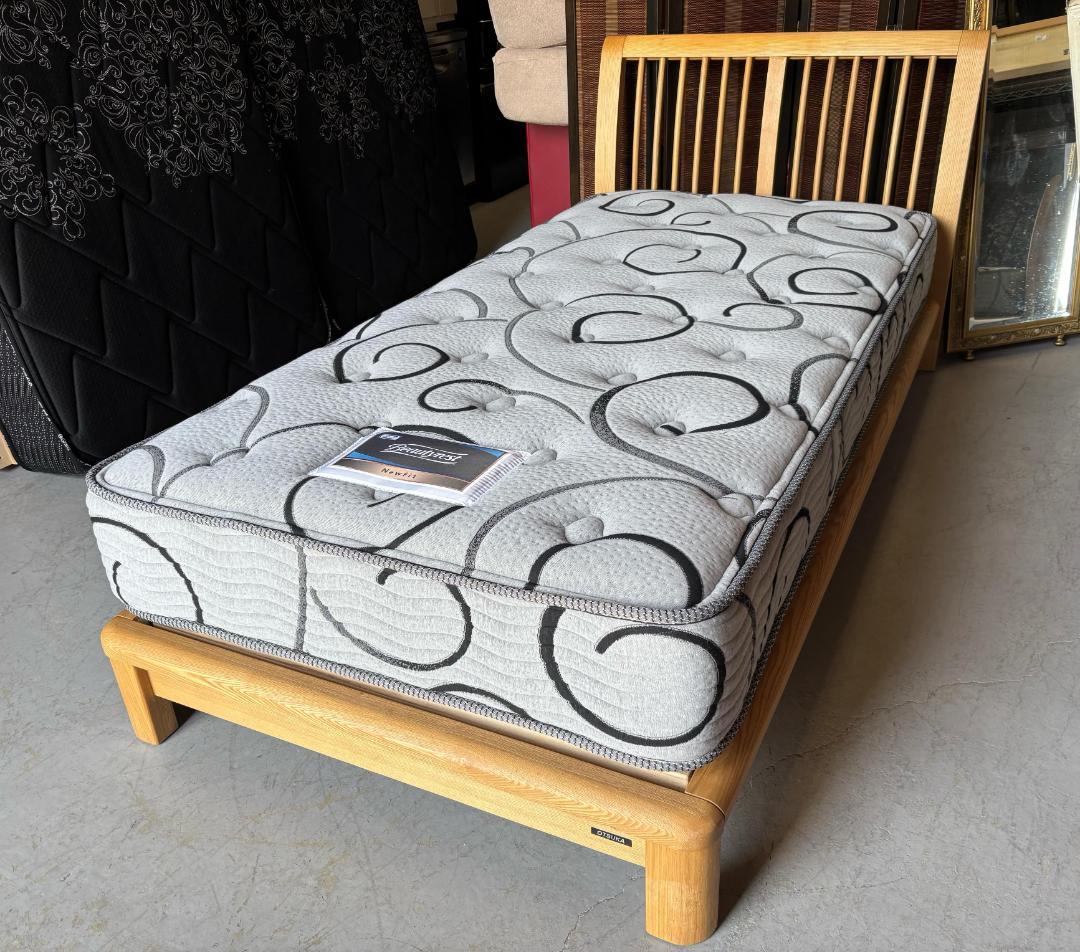 ここ 最高級 Simmons シングル未使用マットレスのみ美品