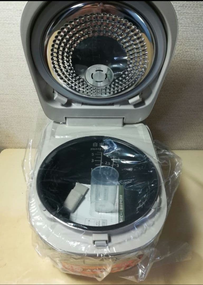 SR-HB10J9　Panasonic IH炊飯器　5.5合　未使用