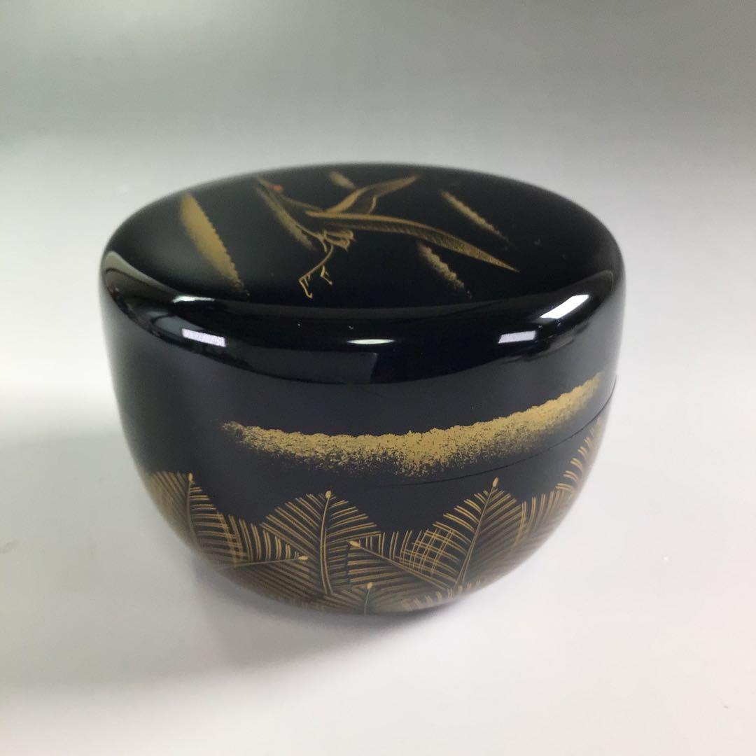 Ｐ８９３　棗　『前志芸男作』『沈金』『松に鶴蒔絵』『平棗』　共箱　茶道具