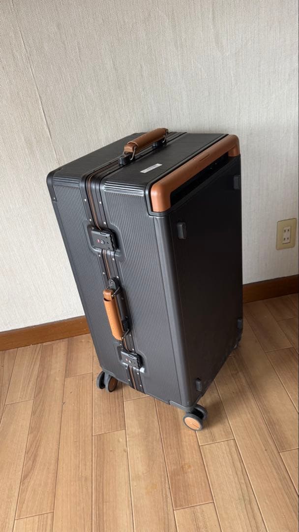 D*l様 大型スーツケース キャリーケース