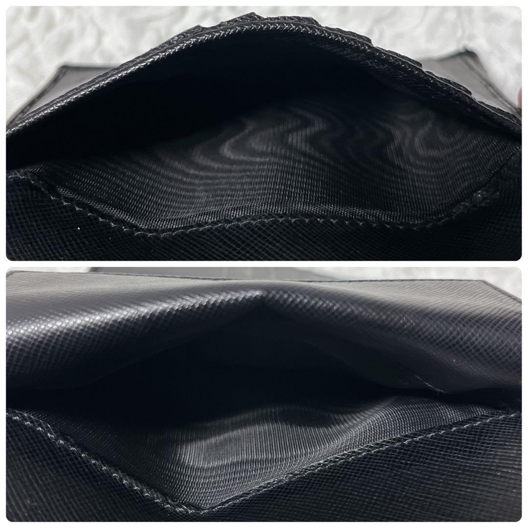 美品✨プラダ　三つ折り財布　サフィアーノ　レザー　三角ロゴ　プレート　ブラック