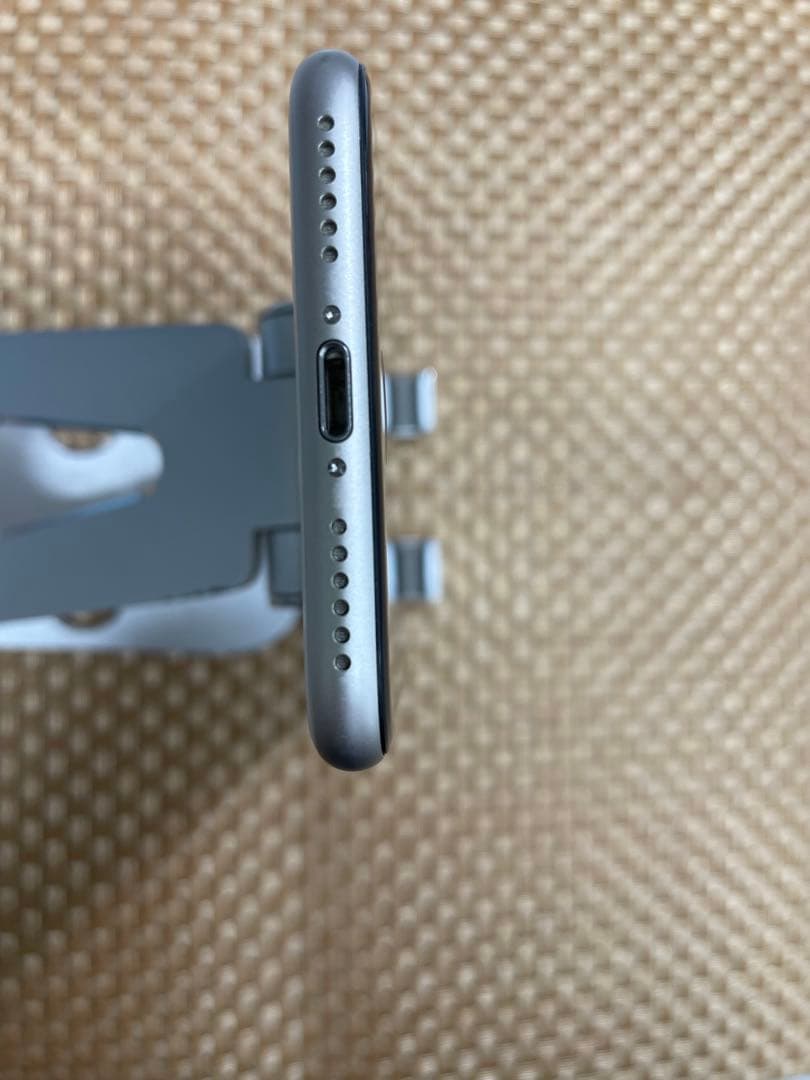 iPhone SE 第3世代 128 GB スターライトSIMフリー【4390】