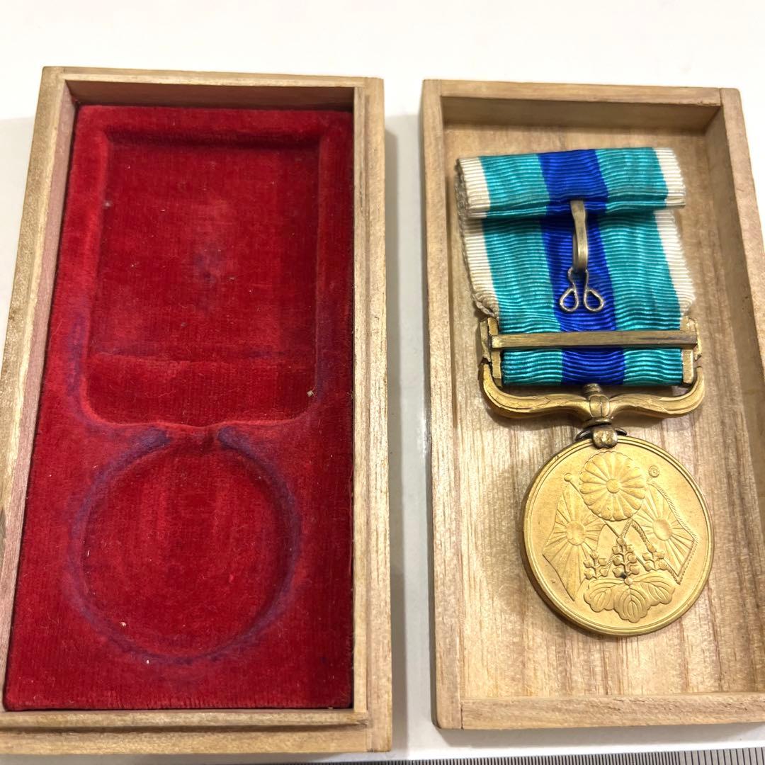 明治三十七八年従軍記章、明治期 海軍 桐箱付き 微章 勲章 記章 大日本帝国