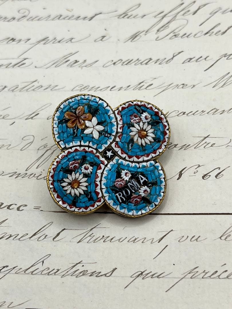 まりちゃんイタリアヴィンテージ マイクロモザイクブローチROMA文字ブルー